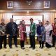 Asisten Perekonomian dan Pembangunan Sekda Aceh, Dr.Ir. Zulkifli, M.Si., bersama Direktur Kesehatan Lingkungan Kemenkes RI, Then Suyanti. MM, dalam deklarasi Open Defecation Free (ODF) —Bebas Buang Air Besar Sembarangan — Provinsi Aceh, di Gedung Serbaguna Setda Aceh, Kamis, 25/6/2025