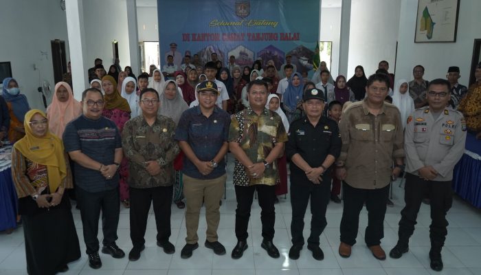 Wabup Asahan Serahkan Kartu BPJS Gratis dan KIP di 4 Kecamatan