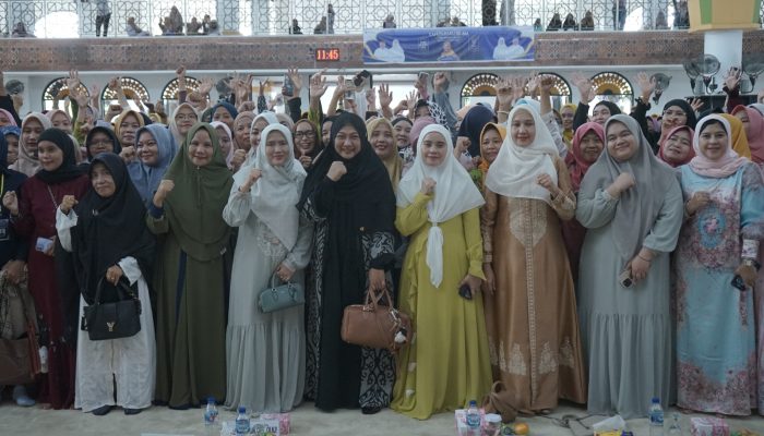 Pengajian Akbar, Bupati Menghadirkan Ustadzah dr Aisah Dahlan