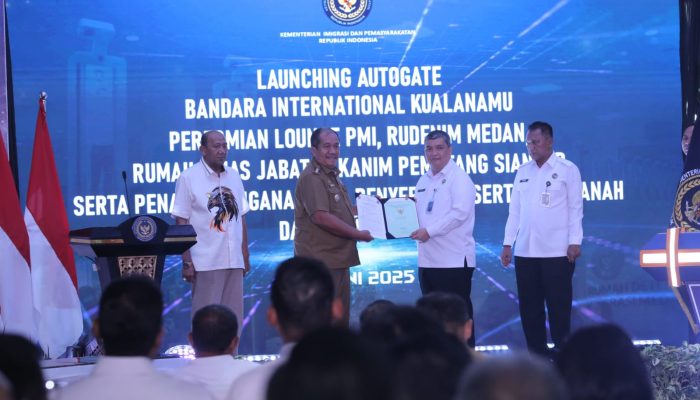 Bupati Asahan Serahkan Sertifikat Tanah Kepada Kanwil Ditjen PAS Sumut