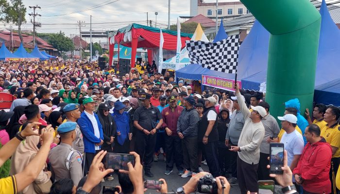 Ribuaan Warga Takengon Ikut Jalan Santai HUT Bhayangkara