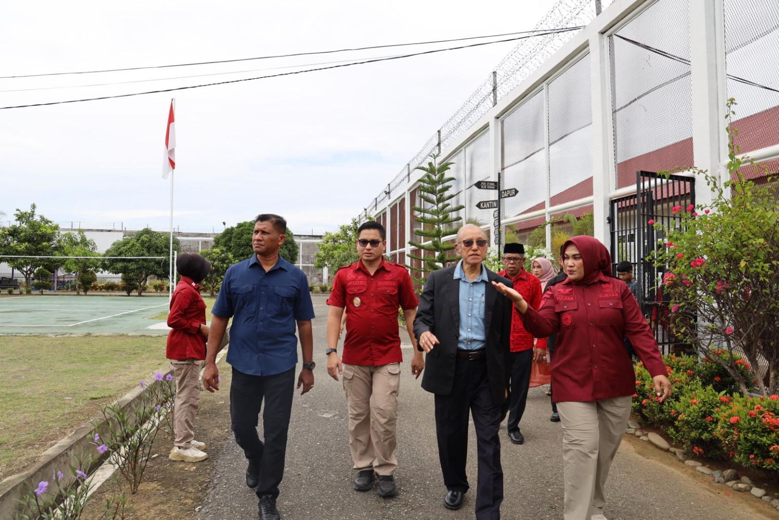 Paduka Yang Mulia Wali Nanggroe Aceh, Tgk. Malik Mahmud Al Haythar, melakukan kunjungan resmi ke Lembaga Pemasyarakatan (Lapas) Perempuan Kelas IIB Sigli pada Kamis 12 Juni 2025.