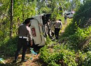Polisi gelar oleh TKP mobil ambulance yang terjungkal (dok IST)