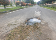 Lubang Menganga Ancam Keselamatan Pengendara Dijalan Menuju Komplek Perkantoran Bupati Bener Meriah