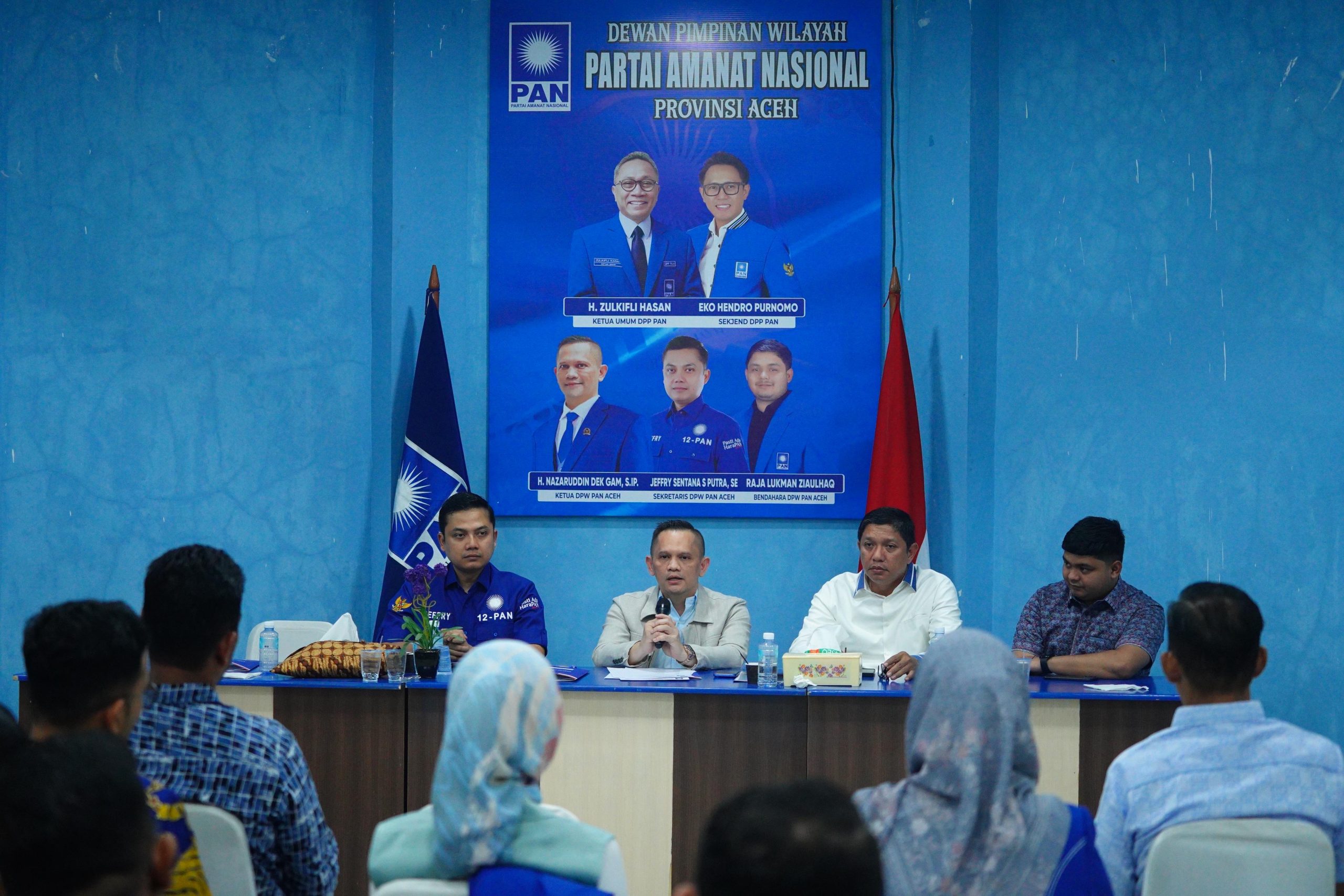 Ketua DPW PAN Aceh, Nazaruddin alias Dek Gam saat memimpin Rapat Perdana DPW PAN ACEH