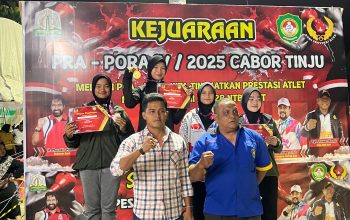 Adinda Paris Kayani dan petinju lainnya terima medali dan sertifikat usai juarai Pra PORA 2025 (dok Ist).