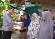Kapolres Pidie Serahkan Sembako Untuk Anak Yatim Dan Warga Kurang Mampu