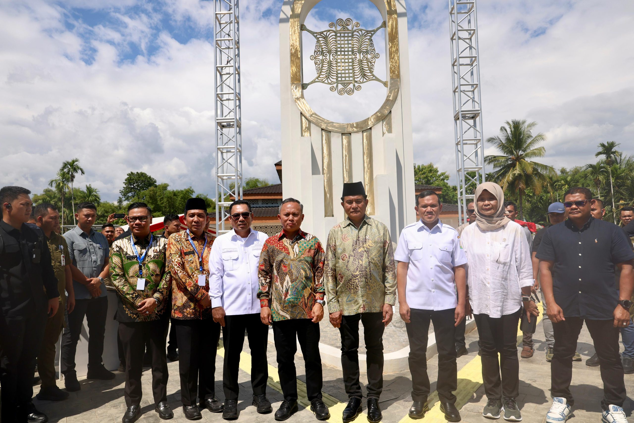 Pemerintah meresmikan pembangunan Memorial Living Park yang dibangun di bekas lokasi Pos Statis Rumoh Geudong pada masa Daerah Operasi Militer (DOM) di Aceh, di Gampong Bili, Kecamatan Glumpang Tiga, Kabupaten Pidie, pada Kamis, (10/7/2025). 