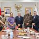 Wali Nanggroe Aceh, Paduka Yang Mulia Tgk. Malik Mahmud Al-Haythar, melakukan pertemuan strategis dengan Menteri Dalam Negeri Republik Indonesia, Jenderal Polisi (Purn) Muhammad Tito Karnavian, di kediaman pribadi Mendagri di Jakarta, Sabtu (12/7/2025).