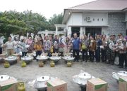 Bupati Berikan Bantuan Sosial Ekonomi Masyarakat 