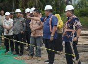 Bupati Tinjau Langsung Jalan Longsor  di Kecamatan BP Mandoge