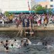 Lomba Tangkap Bebek di Krueng Lampaseh, Banda Aceh, Minggu 17 Agustus 2025