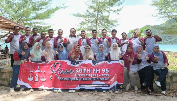 30 Tahun Berlalu, Alumni Hukum Unsyiah 1995 Balik Nostalgia di Pantai Lampuuk