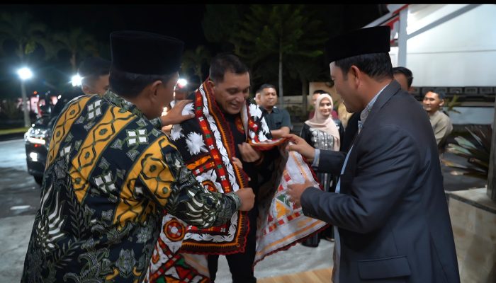 Disambut Kain Kerawang, Pangdam IM Niko Fahrizal Ajak TNI–Pemda Aceh Tengah Kompak Jaga Daerah