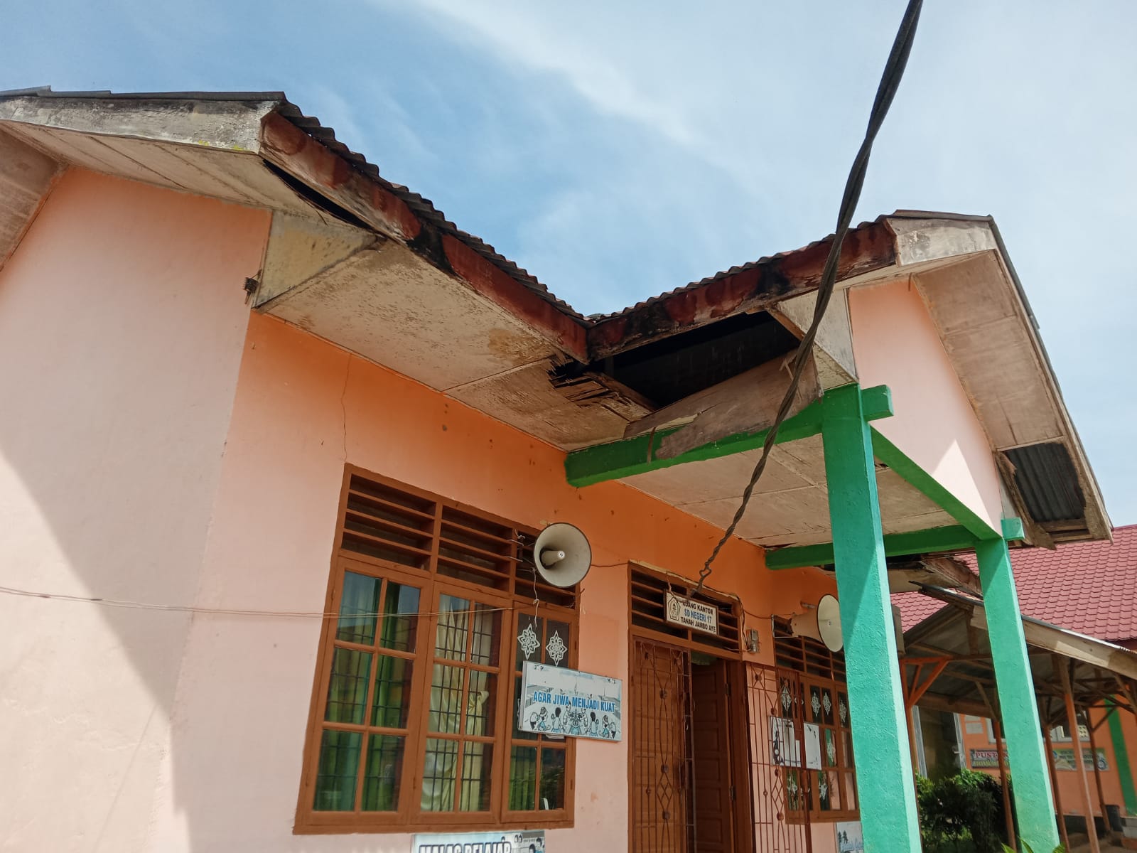 Potret Kondisi Kantor SDN 7 Tanah Jambo Aye, Aceh Utara [Foto/Munawir]
