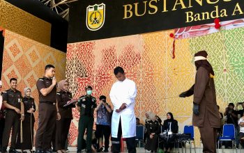 Pasangan Gay di Banda Aceh Dicambuk Masing-Masing 76 Kali, Terpidana Zina 100 Kali