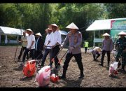 Kapolres Pidie Tanam Jagung Serentak di Lahan Pesantren