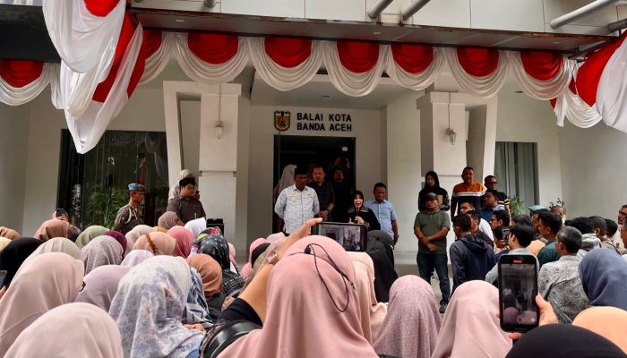 Puluhan Tenaga Honorer di Banda Aceh Desak Pengangkatan Jadi PPPK Paruh Waktu