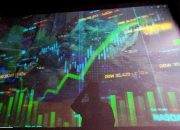 Menguat, IHSG Nyaris Tembus 8.000, Investor Makin Optimis! Cuan Ngalir Deras Awal Pekan Ini