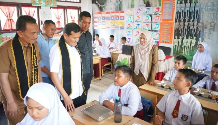 Wagub Aceh Turun Tangan! Pastikan Distribusi Makan Bergizi Gratis Lancar Buat Ribuan Siswa
