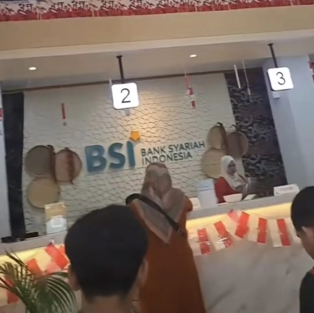 layanan nasabah di Kantor BSI Caang T Panglima Nyak Makam Banda Aceh, Selasa 19 Agustus 2025 [Foto/Ist]