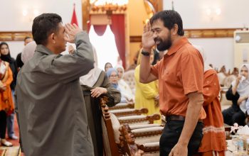 Gubernur Aceh Muzakir Manaf di dampingi istri Marlina Usman menerima kunjungan silaturahmi Kepala Kepolisian Daerah Aceh Brigjen Marzuki Ali Basyah bersama keluarganya di Meuligoe Gubernur Aceh, Minggu (24/8/2025).