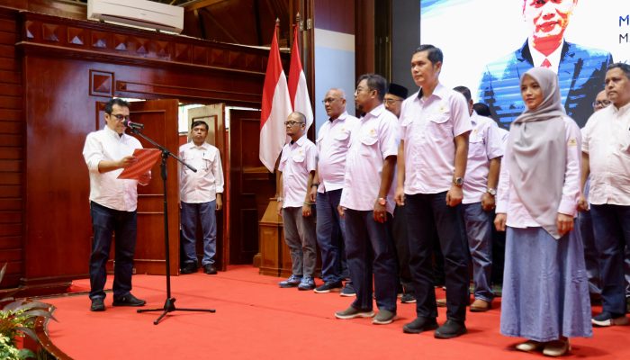 Wamen Nezar Patria Lantik M Nasir Sebagai Ketua Pengda Kagama Aceh