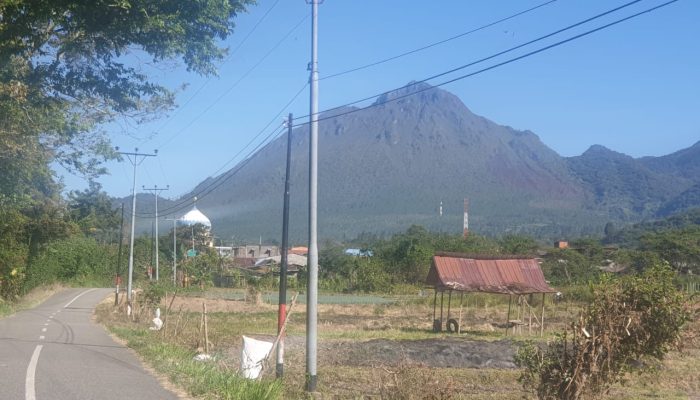 Status Gunung Api  Burni Telong Turun Level Normal