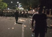 Aksi Demo DPR Aceh Memanas, Kapolresta Banda Aceh Kena Botol Saat Bubarkan Massa