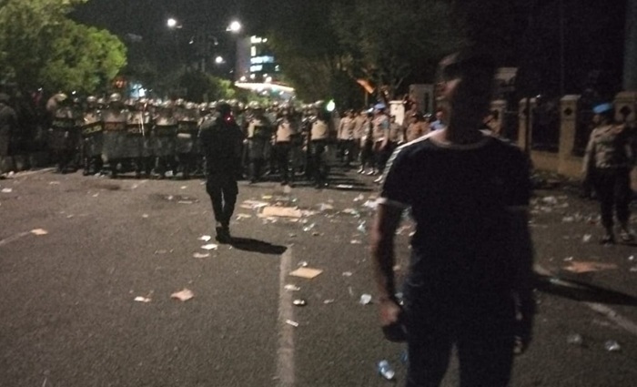 Aksi Demo DPR Aceh Memanas, Kapolresta Banda Aceh Kena Botol Saat Bubarkan Massa