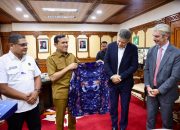 Wakil Gubernur Aceh, Fadhlullah, S.E., menerima kunjungan Duta Besar Uni Eropa H.E. Denis Chaibi dan rombongan di Rang Kerja Kantor Wakil Gubernur Aceh, Selasa (9/9/2025)