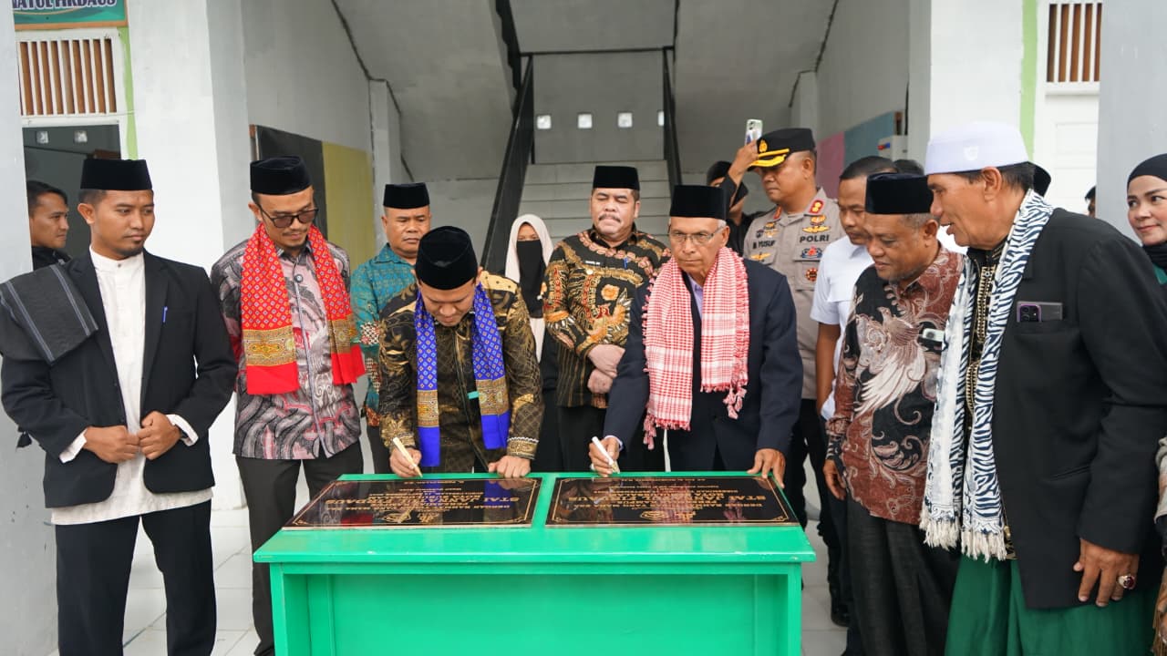 Wakil Gubernur Aceh Fadhlullah Melaunching sekaligus Meresmikan Sekolah Tinggi Agama Islam (STAI) Jannatul Firdaus di Kota Subulussalam, Sabtu 13 September 2025