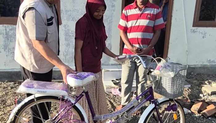 Aura Terima Sepeda Gratis, BFLF Buka Akses Pendidikan