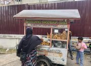 Demo di DPR Aceh, Ada Pedagang Raup Rezeki, Ada Pula yang Sepi Pembeli