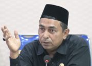Tegas! Baliho Melintang Jalan Dibongkar, Tgk Tarnuman Dukung Kebijakan Pemko