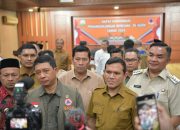 Wakil Gubernur Aceh, Fadhlullah, SE., beramah tamah dengan kepala BNPB RI, Letjen TNI Suharyanto dan rombongan di Pendopo Gubernur Aceh, senin, 27/10/2025