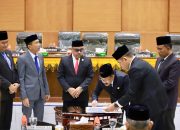 Bupati Pidie Menghadiri Penutupan Sidang Perubahan APBK Pidie Tahun Anggaran 2025