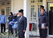 Sekda Pidie Drs. Samsul Azhar Bertindak Sebagai Inspektur Upacara