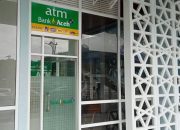 Bank Aceh Syariah Bener Meriah Arakan Nasabah Tarik Tunai di ATM di Kantor Cabang