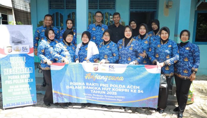 ASN Polda Aceh Berbagi Kasih dengan Pensiunan