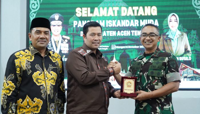 Pangdam IM dan Ketua Persit KCK Daerah IM Disambut Secara Adat Gayo di Pendopo Bupati Aceh Tengah