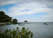 Di Balik Bukit Peukan Bada, Ujung Pancu Menawarkan Jeda yang Mempesona