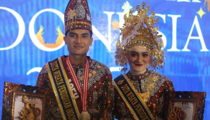 Agam M Faiz Alkiramy dan Inong Syarifah Qadriah Raih Gelar Duta Wisata Pendidikan Indonesia 2025