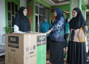 TP PKK Asahan Berikan Bantuan Peralatan Usaha