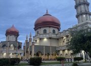 Kemegahan Masjid Agung Baitul Makmur Meulaboh yang Memancarkan Pesona Spiritualitas dan Budaya