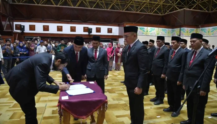 Gubernur Mualem Lantik 25 Pejabat Eselon II, Ini nama-namanya