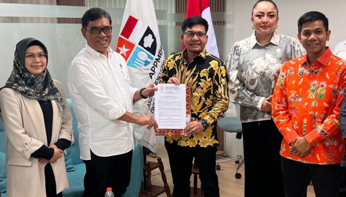 Sulaiman SE Terima SK APPMBGI, Ketum Minta Standar Dapur MBG Aceh Dijaga Ketat