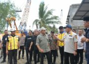 Mendagri dan Wagub Aceh Pantau Pengungsi hingga Tinjau Jembatan Rusak