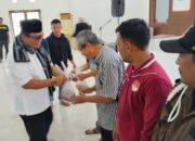Kejati Aceh Bagikan 560 Paket Daging Meugang