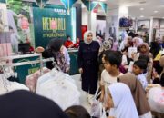 Kak Na Ajak Anak yatim Berbelanja Baju Lebaran di Plaza Aceh